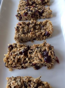 Know exactly what ingredients are in your bars! Make them yourself in minutes! And refrigerate!