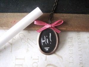 Super cute Chalkboard necklace!  http://www.henryhappened.com/diy-chalkboard-necklace-guest-gal-cat.html