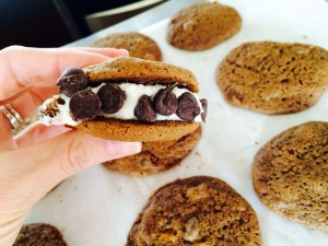 These cannoli sandwich cookies are a delicious alternative to cannoli rolls. Something different! 
