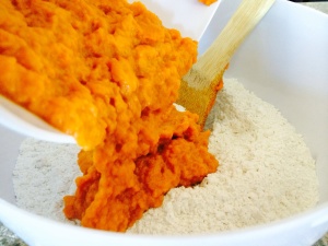 Note: Mix dry ingredients in a slightly larger mixing bowl! This makes adding the wet ingredients much easier!