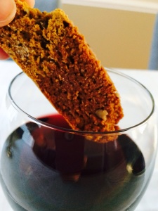 I dunk my anise biscotti in red wine, but I prefer coffee for flavored biscotti. 